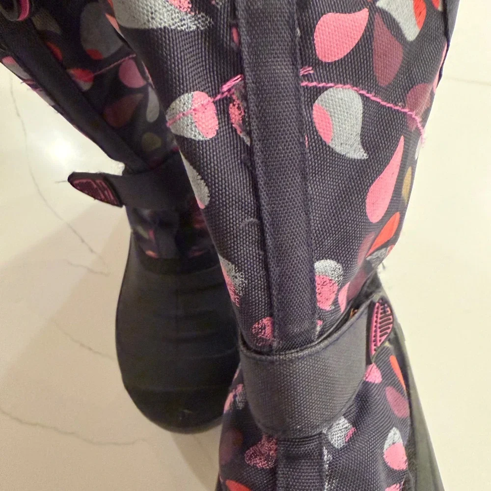 Kamik Girls Black Pink Floral Waterproof Insulated Winter Snow Boots‎ Size 7